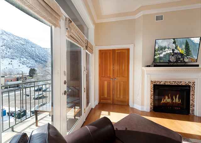 New Listing! Located in the Heart of Downtown - Walk to Main Street & Train 5