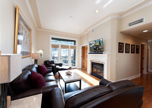 New Listing! Located in the Heart of Downtown - Walk to Main Street & Train 2