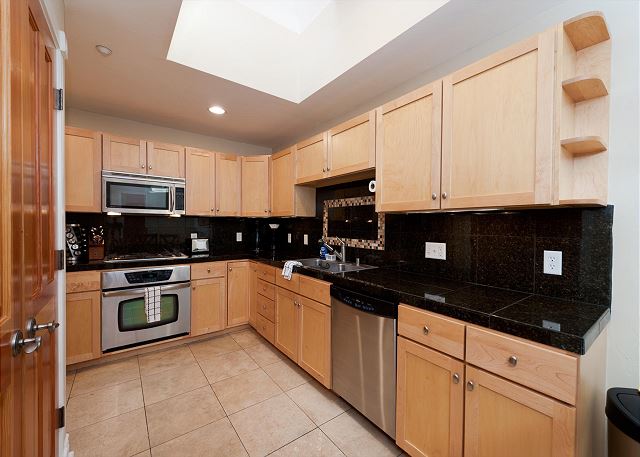 New Listing! Located in the Heart of Downtown - Walk to Main Street & Train 6