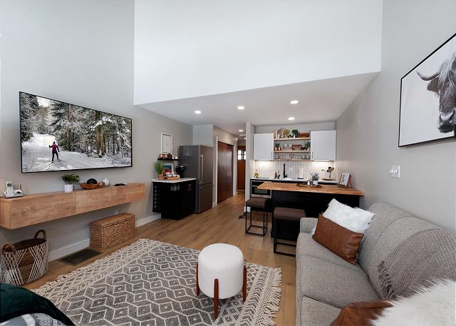 HighPoint Hideaway (#580) |10 min to Ski - Golf- A/C - Deck - Pool/Hot Tub 6