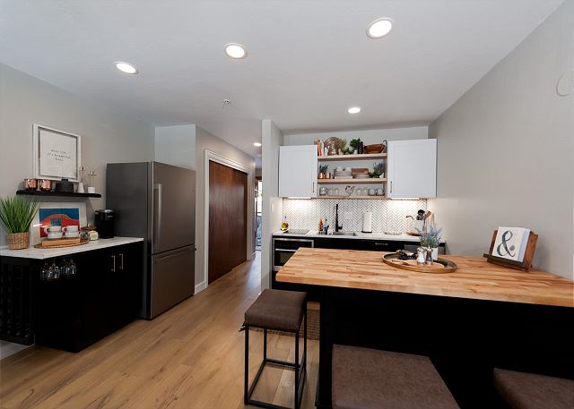 HighPoint Hideaway (#580) |10 min to Ski - Golf- A/C - Deck - Pool/Hot Tub 10