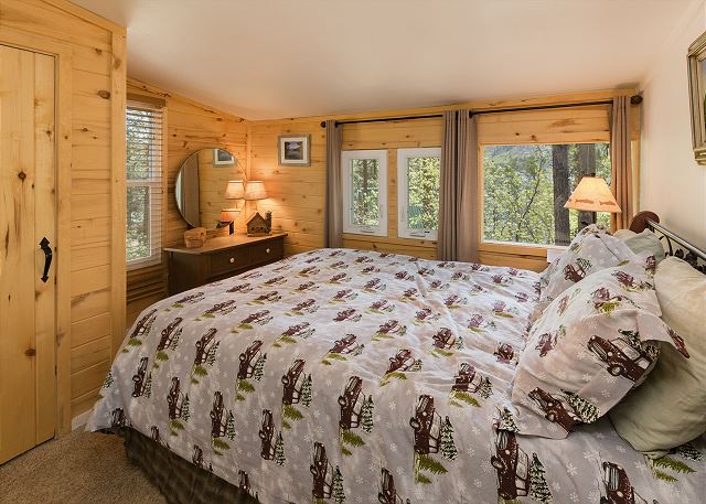 NellieMay Cabin | Short Walk to the Lake, Porch, Grill, Gas Firepit, Dogs OK 10