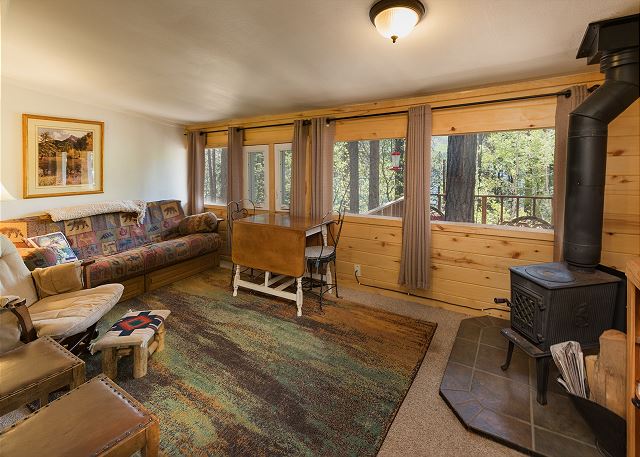 NellieMay Cabin | Short Walk to the Lake, Porch, Grill, Gas Firepit, Dogs OK 2