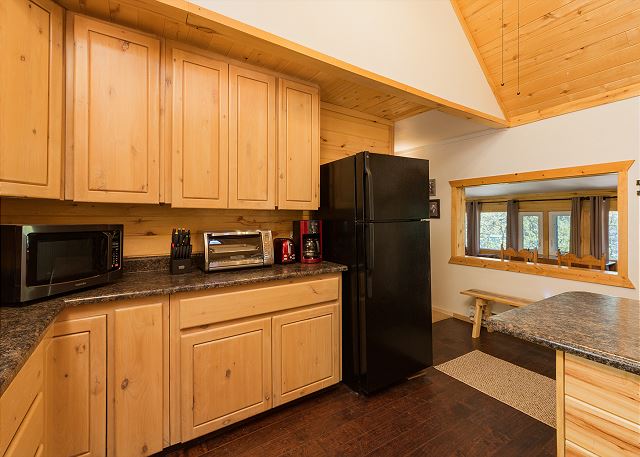 NellieMay Cabin | Short Walk to the Lake, Porch, Grill, Gas Firepit, Dogs OK 8