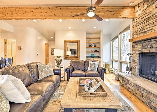 Luxury End Unit Townhome - Easy Access to Slopes - Views/Huge Deck 4