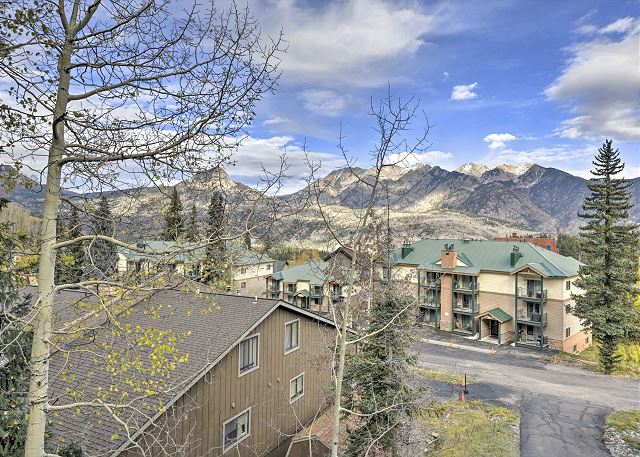 Luxury End Unit Townhome - Easy Access to Slopes - Views/Huge Deck 3