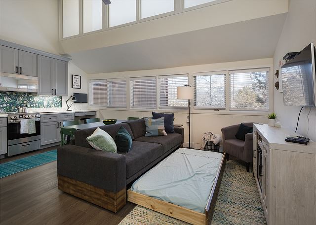 The Green Canopy (#769) |10 min to Ski - On Golf Course - AC/Pool/Hot Tub 2