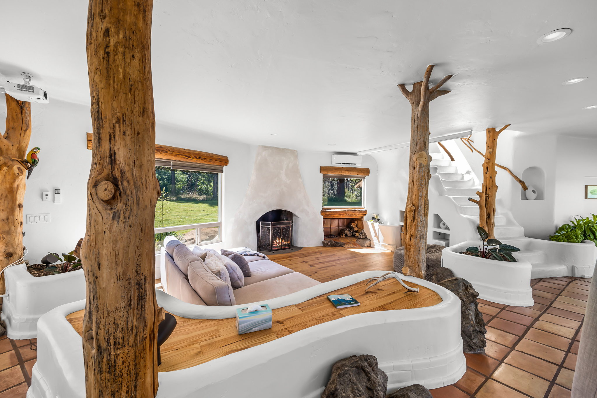 One-Of-A-Kind Luxe Private Retreat ~ Oasis/Ponds/Golf/Hot Tub/Near Town