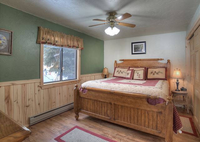 Family Friendly Cabin - Near Downtown Creede - Shuffleboard 8