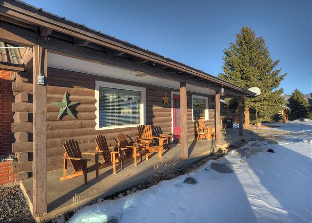 Family Friendly Cabin - Near Downtown Creede - Shuffleboard 2