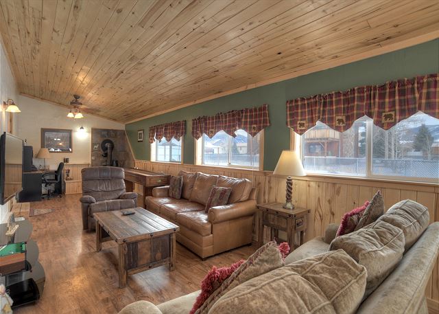 Family Friendly Cabin - Near Downtown Creede - Shuffleboard