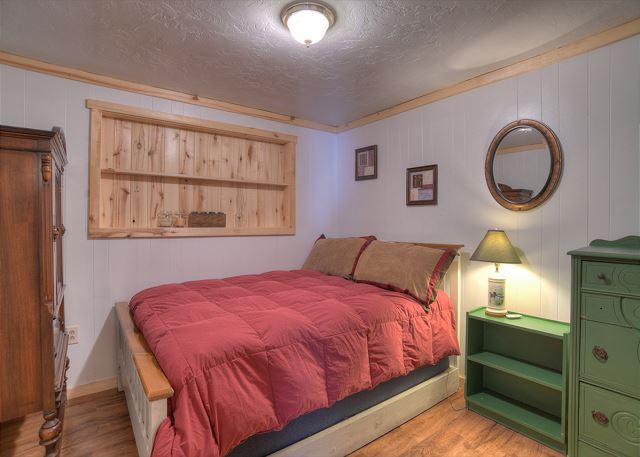 Family Friendly Cabin - Near Downtown Creede - Shuffleboard 10
