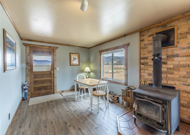 Fisherman's Paradise - Pet Friendly, Private Creek, Fireplace, Hot Tub 6