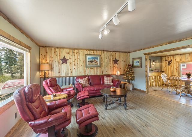 Fisherman's Paradise - Pet Friendly, Private Creek, Fireplace, Hot Tub 5