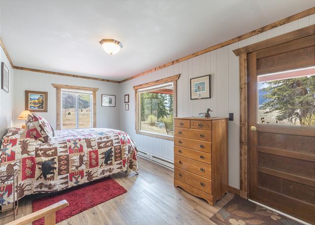 Fisherman's Paradise - Pet Friendly, Private Creek, Fireplace, Hot Tub 9