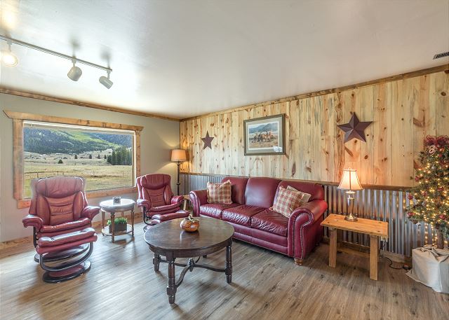 Fisherman's Paradise - Pet Friendly, Private Creek, Fireplace, Hot Tub 2