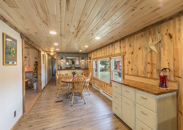 Fisherman's Paradise - Pet Friendly, Private Creek, Fireplace, Hot Tub 8