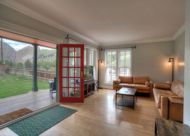 Historic Home - Pet Friendly - Walkable to Downtown 9