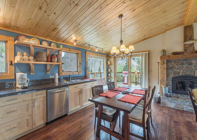 Unmatched Panoramic Mountain Views - Pet Friendly - Walk to Downtown Creede 7