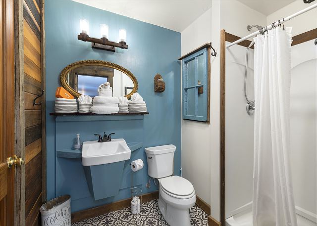 Spacious Studio Apartment - Walkable to Historic Downtown Creede 10