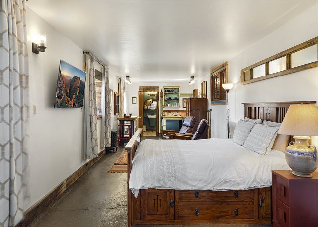 Spacious Studio Apartment - Walkable to Historic Downtown Creede 6