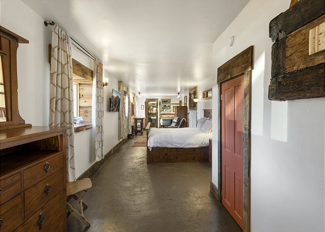 Spacious Studio Apartment - Walkable to Historic Downtown Creede 5
