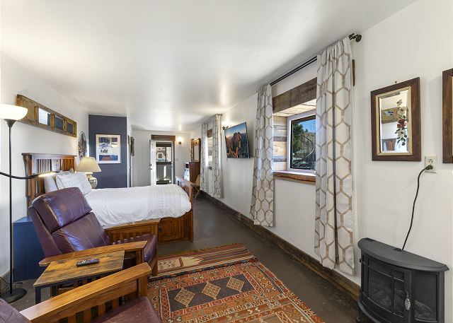 Spacious Studio Apartment - Walkable to Historic Downtown Creede 7