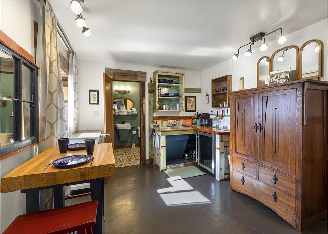 Spacious Studio Apartment - Walkable to Historic Downtown Creede 8