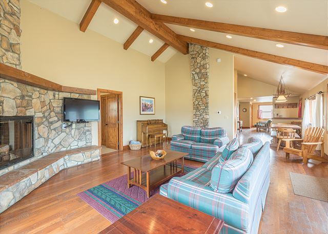 Classic Log Cabin - Amazing Views - ATV Parking - Close to Town 4