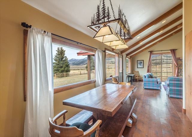 Classic Log Cabin - Amazing Views - ATV Parking - Close to Town 8