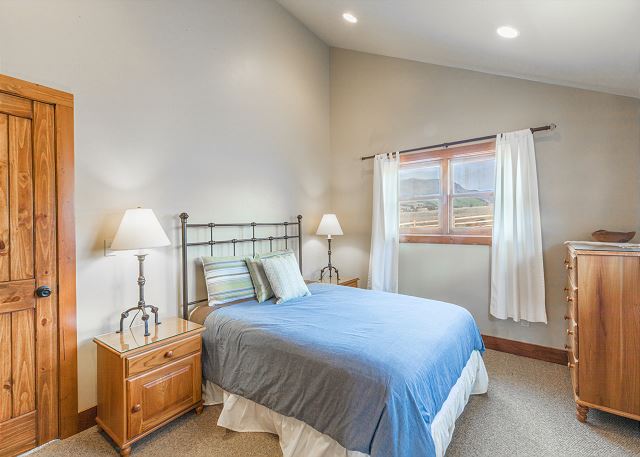 Classic Log Cabin - Amazing Views - ATV Parking - Close to Town 9