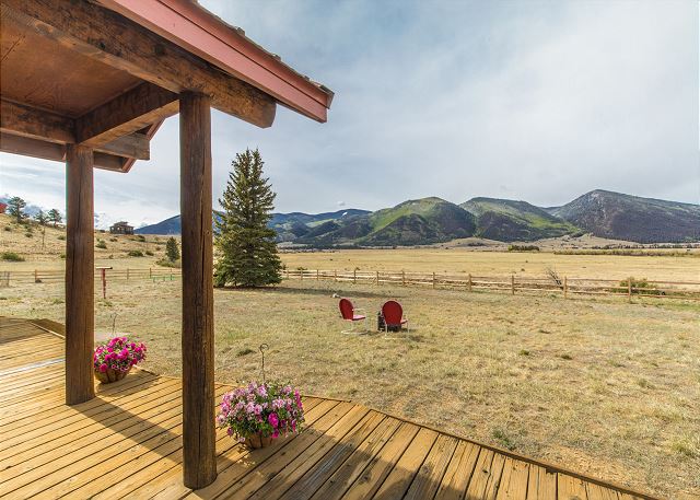 Classic Log Cabin - Amazing Views - ATV Parking - Close to Town 6