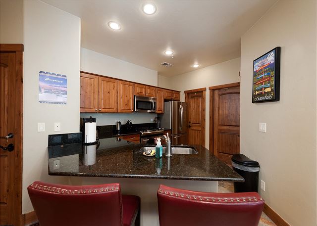 Peregrine Point Condo by Main Plaza - Walk to Slopes 5