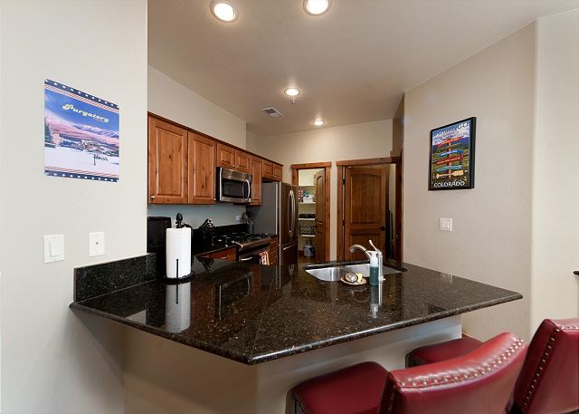 Peregrine Point Condo by Main Plaza - Walk to Slopes 6