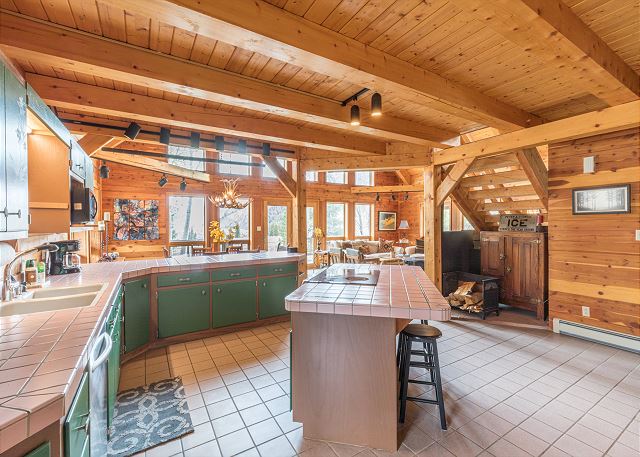 Custom Log Home-Pet-Friendly-Rio Grande River Access-Breathtaking Views 3