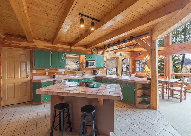 Custom Log Home-Pet-Friendly-Rio Grande River Access-Breathtaking Views 7