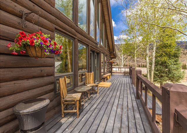 Custom Log Home-Pet-Friendly-Rio Grande River Access-Breathtaking Views 10