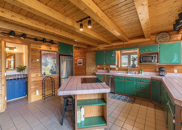 Custom Log Home-Pet-Friendly-Rio Grande River Access-Breathtaking Views 8