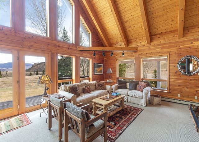 Custom Log Home-Pet-Friendly-Rio Grande River Access-Breathtaking Views 4
