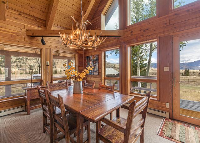 Custom Log Home-Pet-Friendly-Rio Grande River Access-Breathtaking Views 5