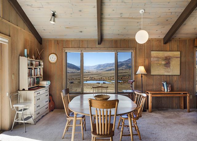 Spacious Retro Mountain Getway - ATV Parking - Amazing Views 6