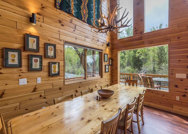 Intown Hidden Gem Overlooking the South Fork River/20 minutes to Wolf Creek 9