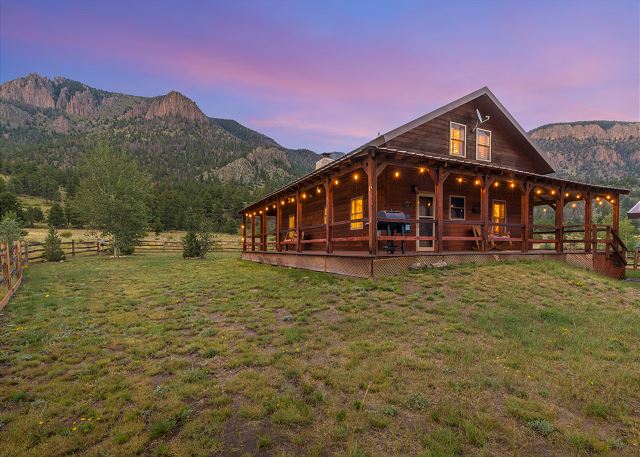 Mountain Modern Cabin - 25 Mins to Wolf Creek Ski Area - Dogs Welcome! 3