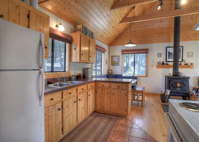 Secluded Mountain Cabin - Pet Friendly - National Forest Access 4