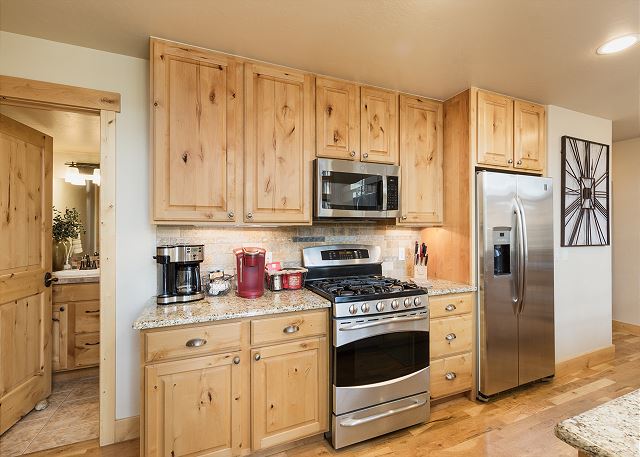 Largest Alpenglow Townhome - Hot Tub - Views - Steps to the slopes 9