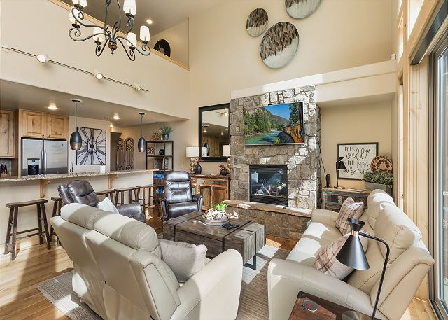 Largest Alpenglow Townhome - Hot Tub - Views - Steps to the slopes 7