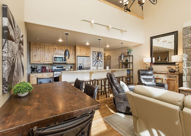 Largest Alpenglow Townhome - Hot Tub - Views - Steps to the slopes 8