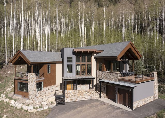 One-of-a-Kind Luxury Home - Hot Tub, Firepit, Views - 8 Min to Purg 3