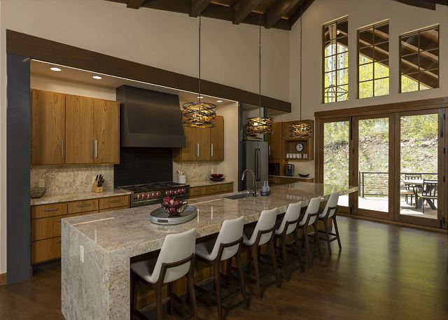 One-of-a-Kind Luxury Home - Hot Tub, Firepit, Views - 8 Min to Purg 8