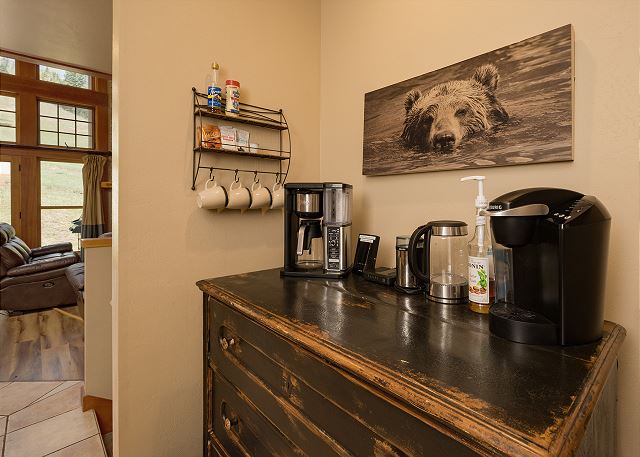 Pet Friendly Elkpoint Townhome - Ski in/Ski Out - Best Location - Arcade Game 7